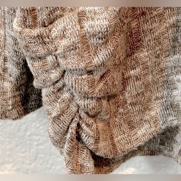 B11.04 AGB WOMAN Ribbed lightweight, open crisscross cuffs ruching hips Sweater - Picture 2 of 5